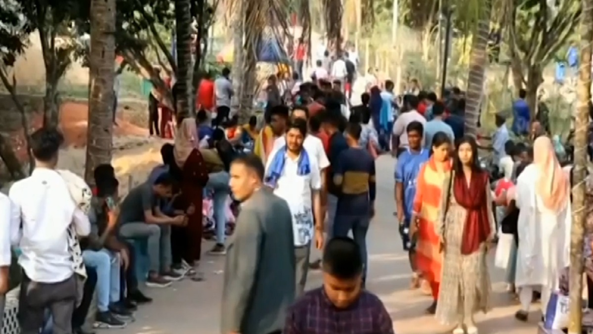 টানা ছুটিতে পাহাড়ে পর্যটকের ভিড়