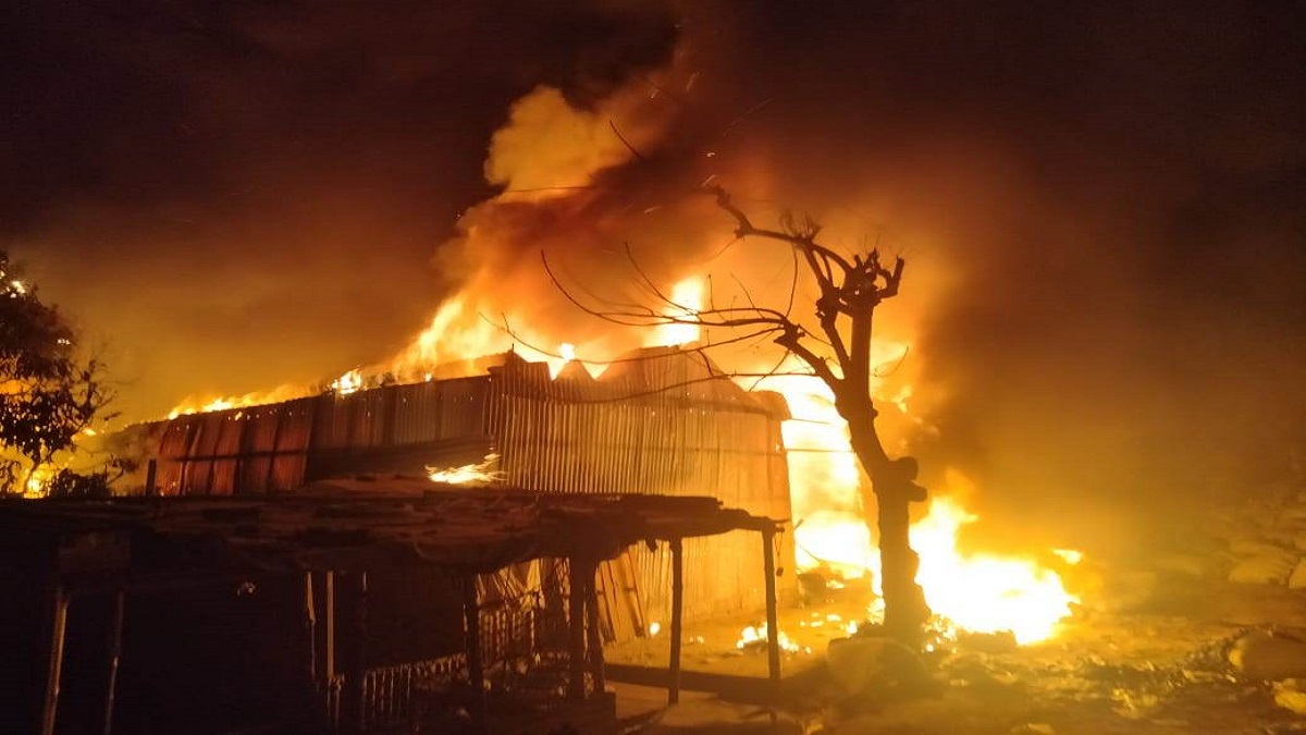 গাজীপুরে ঝুট গোডাউনে আগুন