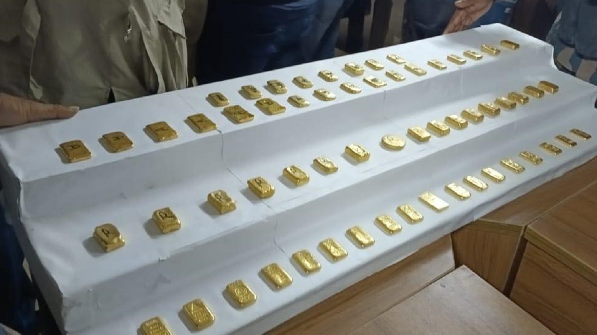 যশোরে ৯ কেজি স্বর্ণের বারসহ প্রাইভেটকার আটক