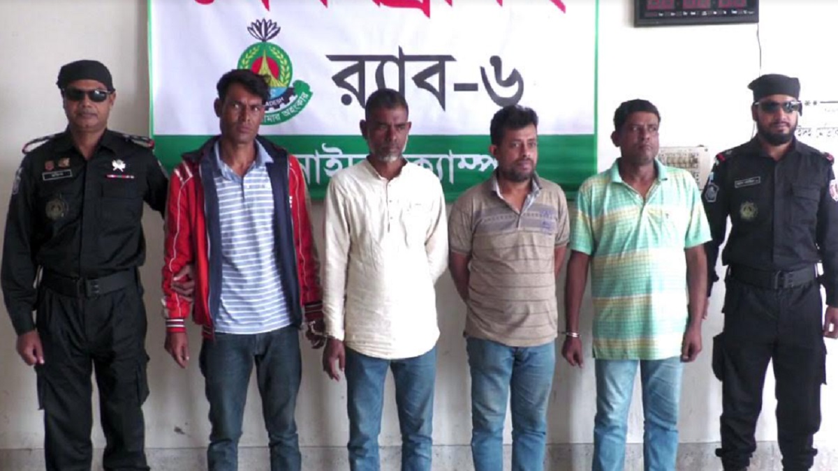 মহাসড়কে চাঁদাবাজির অভিযোগে ঝিনাইদহে আটক ৪