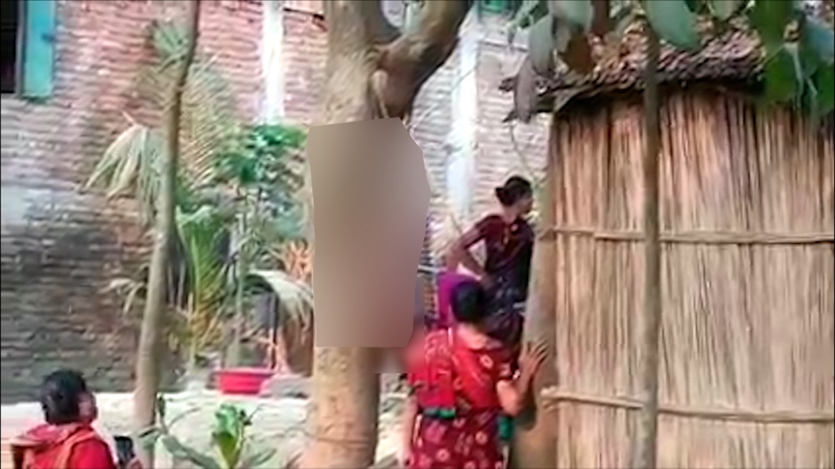 নড়াইলে ৮ মাসের শিশুকে গাছে ঝুলিয়ে নির্যাতন, বাবা গ্রেফতার