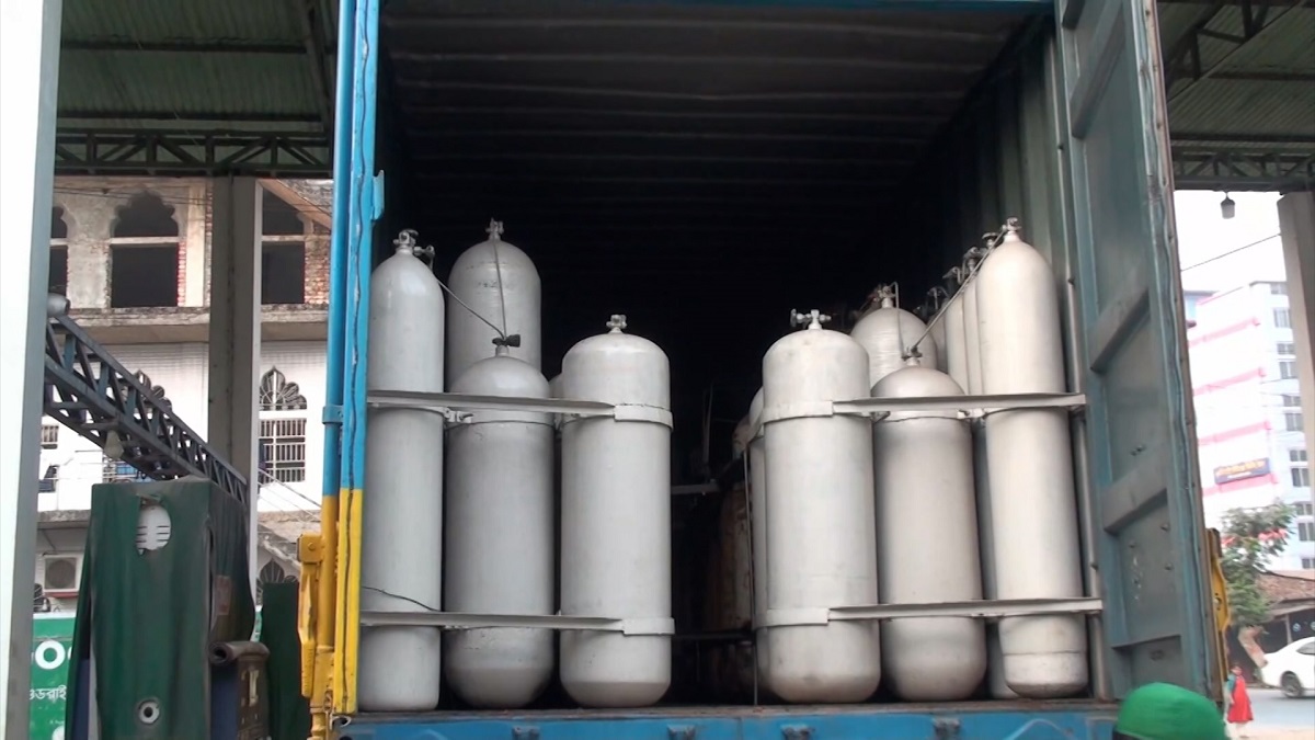 নরসিংদীতে সিএনজি পাম্পের গ্যাস যাচ্ছে শিল্পকারখানায় (ভিডিও)