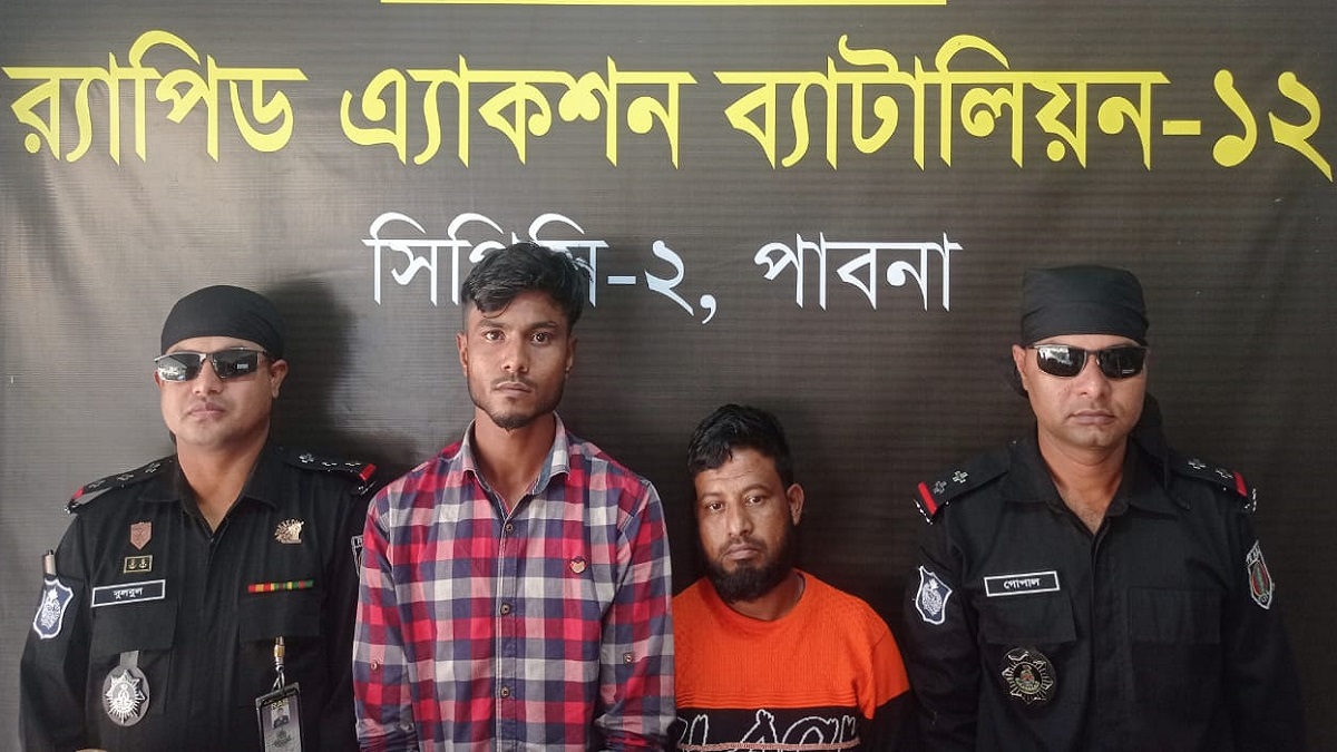 পাবনায় র্যাবের অভিযানে বিপুল পরিমাণ গাঁজাসহ আটক ২