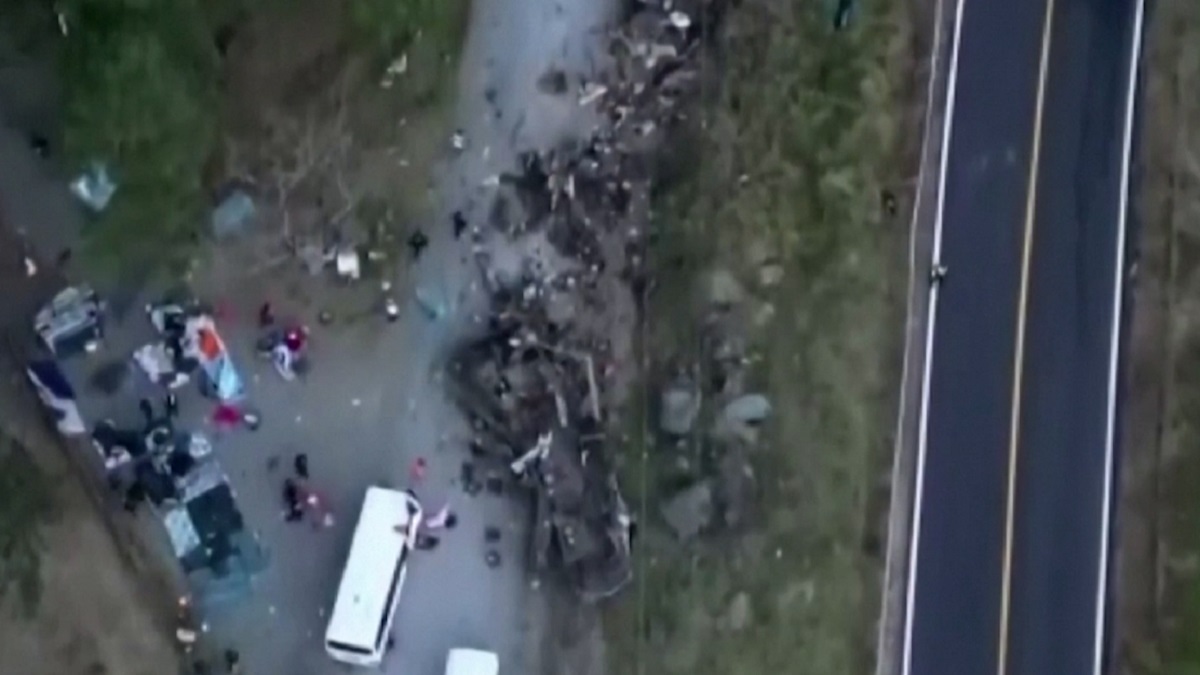 পানামায় যাত্রীবাহী বাস গিরিখাদে পড়ে নিহত ৩৯, আহত অন্তত ২০