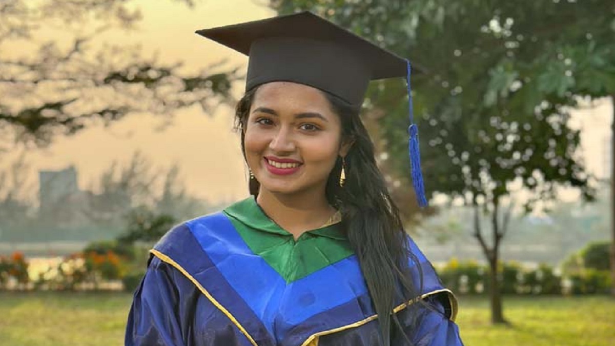 বিবিএ গ্রাজুয়েট হলেন তাসনিয়া ফারিণ