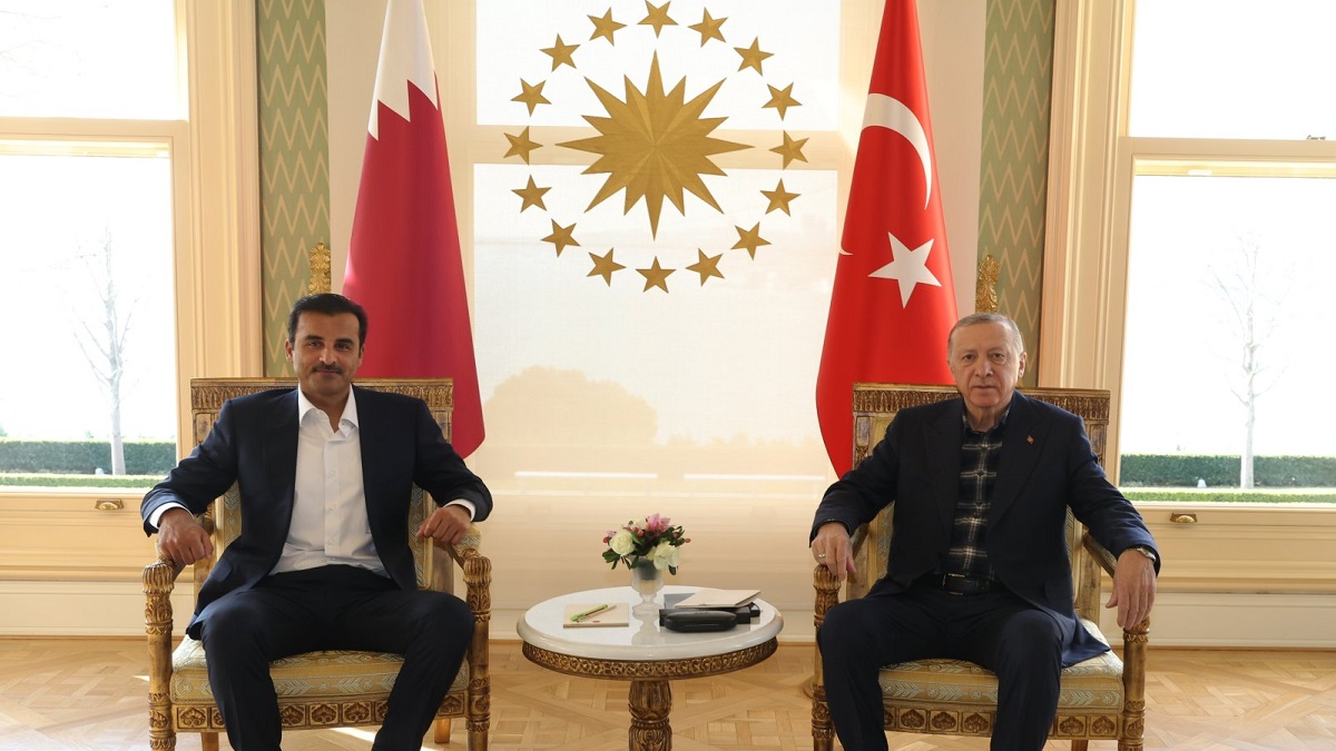 ভূমিকম্পের পর প্রথম বিশ্বনেতা হিসেবে তুরস্ক সফর করলেন কাতারের আমির