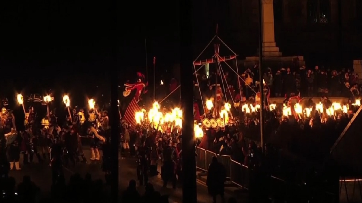 স্কটল্যান্ডে ১৪২ বছরের পুরনো ভাইকিংস ফায়ার ফেস্টিভাল, প্রথমবার অংশ নিলেন নারীরা