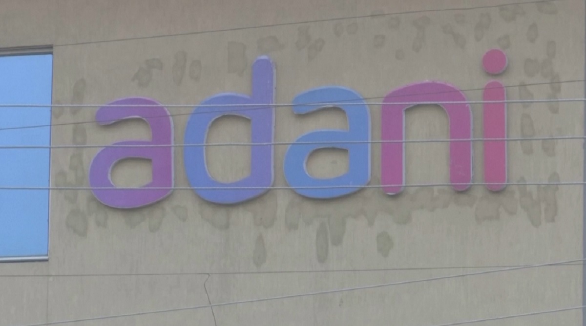 দরপতন অব্যাহত, নতুন শেয়ার ছাড়ার প্রক্রিয়া স্থগিত করলো ভারতের আদানি গ্রুপ