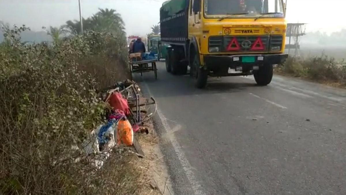 নাটোরের সিংড়ায় ট্রাকের ধাক্কায় অটোভ্যানের তিন যাত্রীর মৃত্যু