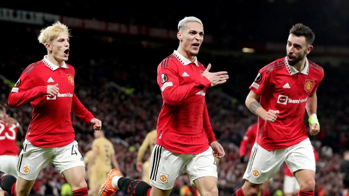 ম্যানইউর মাঠে হেরে বার্সেলোনার বিদায়