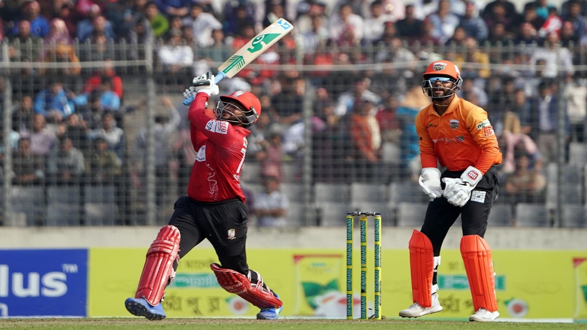 টানা ৫ হারে ১ম দল হিসেবে বিপিএল থেকে বিদায় নিশ্চিত হলো খুলনার