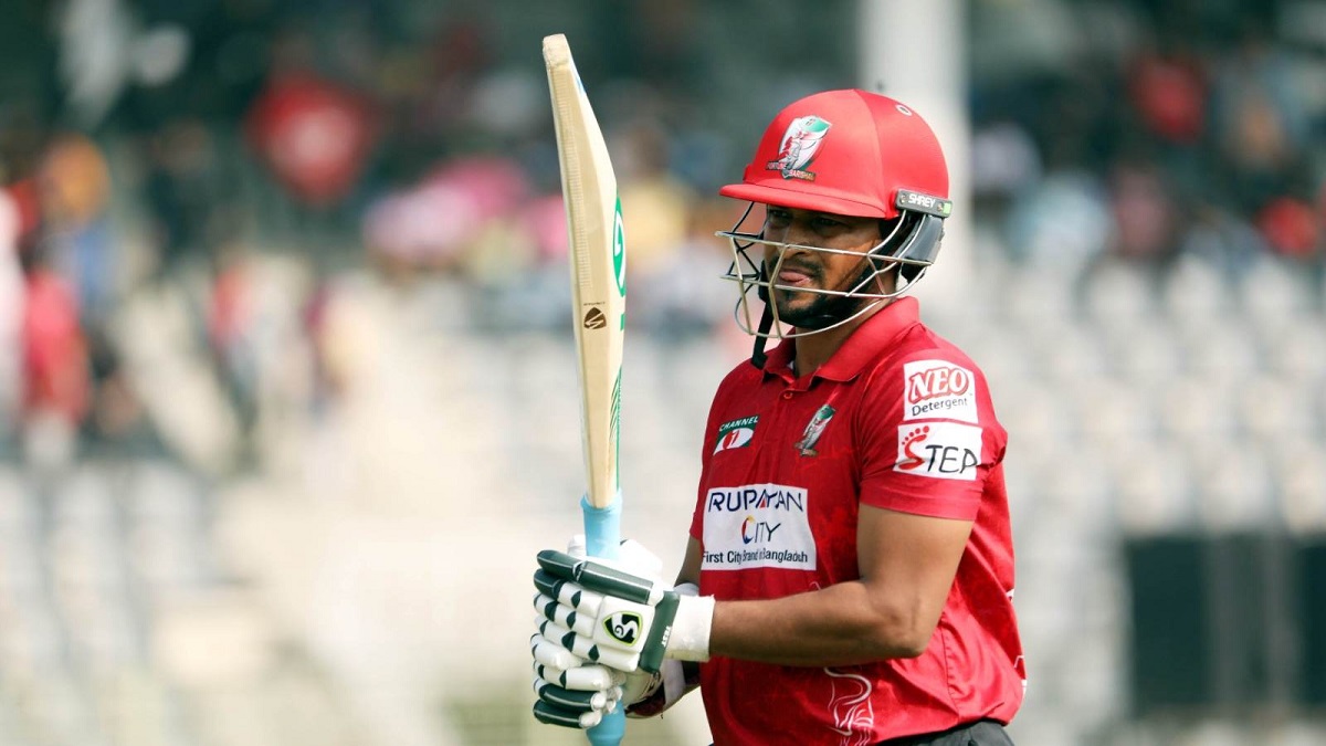 ইফতিখার-সাকিব ঝড়ে বড় সংগ্রহ পেলো বরিশাল