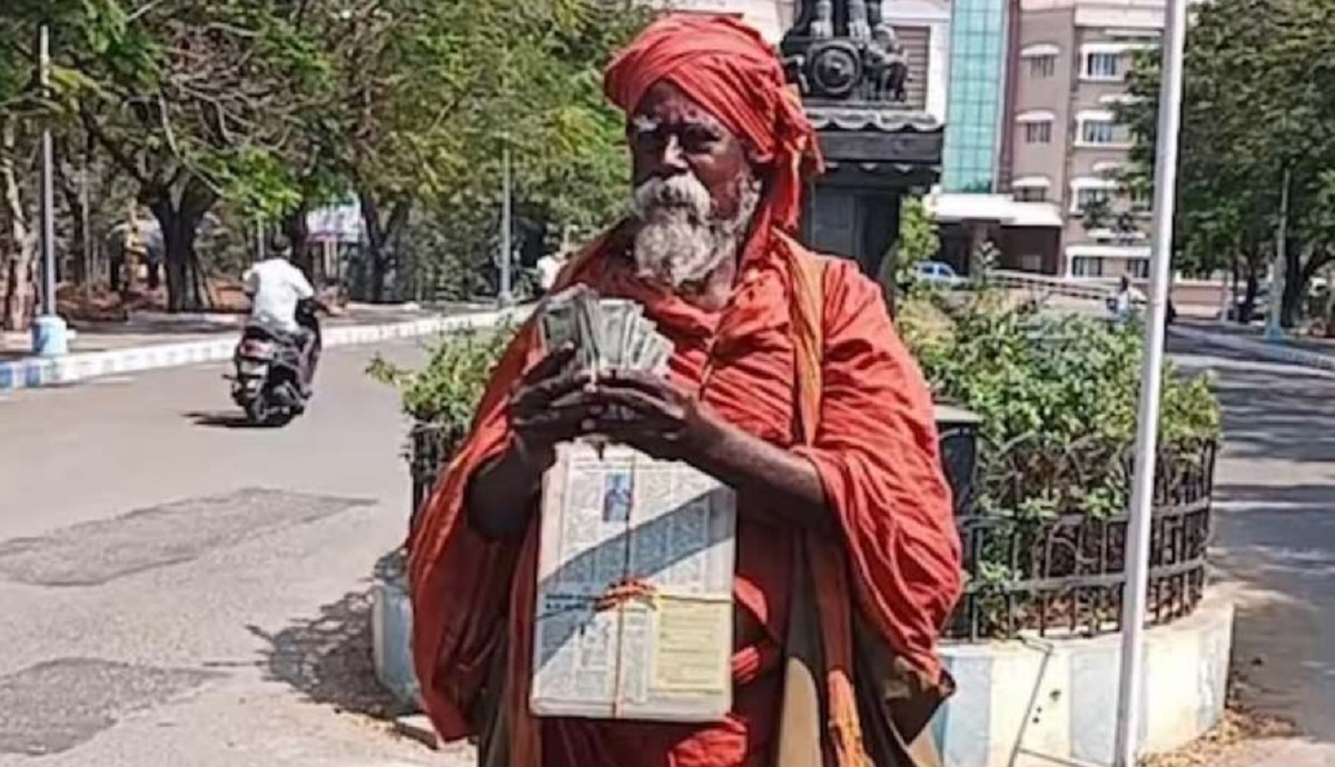 ভিক্ষার ৫০ লক্ষ টাকা মুখ্যমন্ত্রীর ত্রাণ তহবিলে দান করলেন ভিখারি