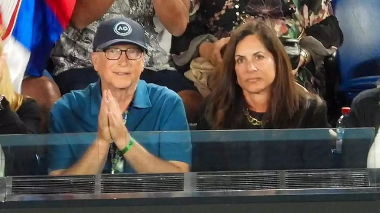 প্রেম করছেন বিল গেটস! কে সেই প্রেমিকা?