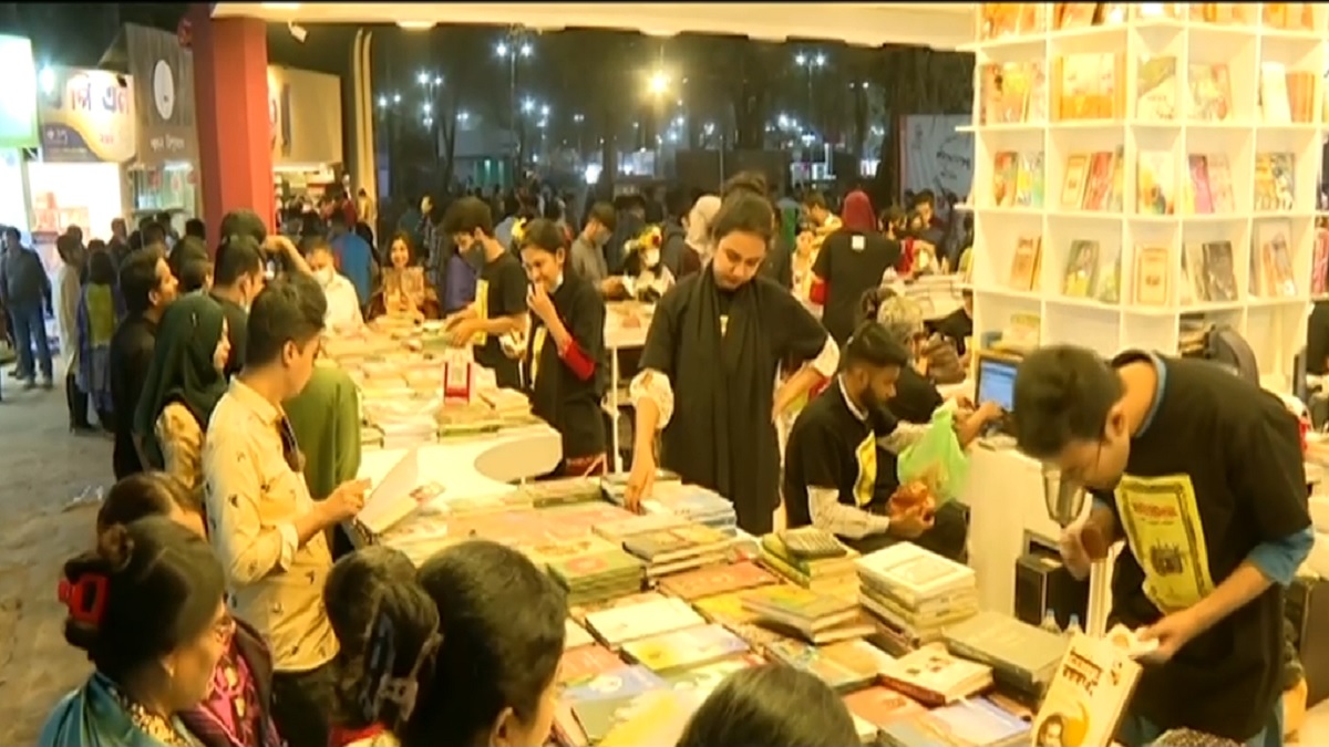 ফাগুনের হাওয়া লেগেছে বইমেলায়
