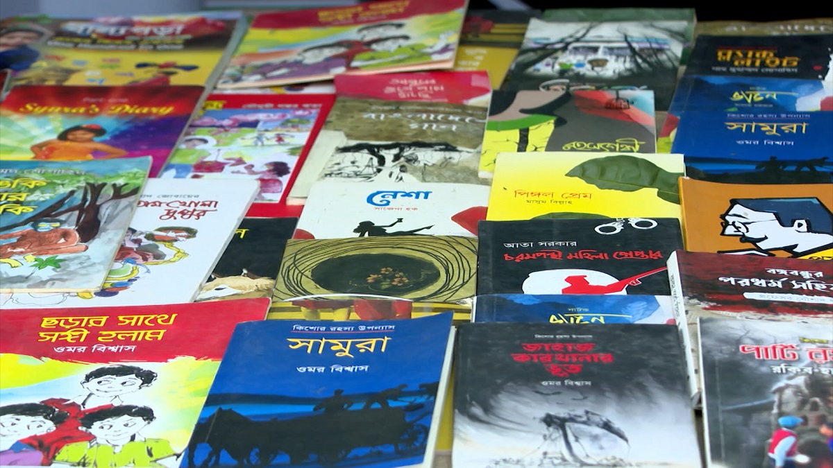 কাগুজে মলাটে অনীহা, পেপারব্যাক বইয়ের চাহিদা বেশি