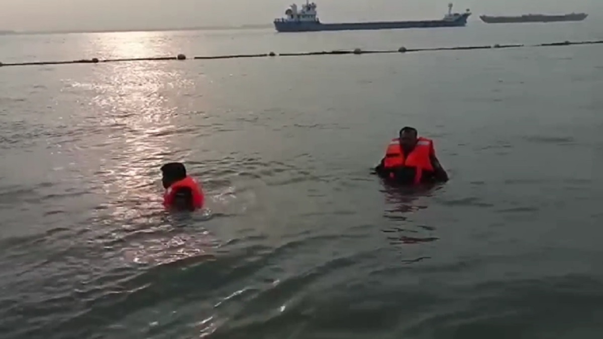 চাঁদপুরে শিক্ষাসফরে গিয়ে নদীতে ডুবে কিশোরের মৃত্যু, নিখোঁজ আরও এক শিক্ষার্থী