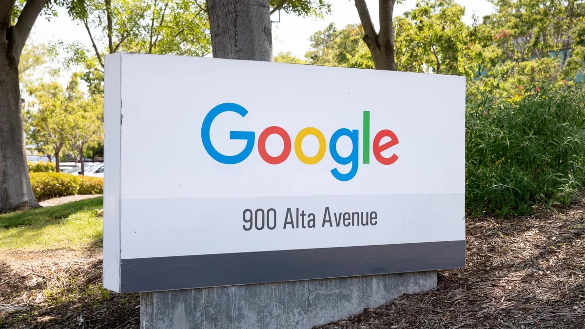 চ্যাটজিপিটি’র সাথে পাল্লা দিতে নতুন চ্যাটবট আনছে গুগল