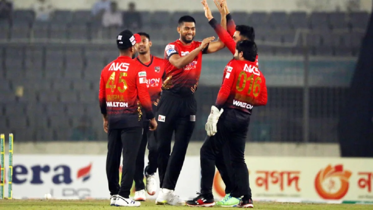 ফাইনালে ওঠার লড়াইয়ে টস জিতে বোলিংয়ে কুমিল্লা