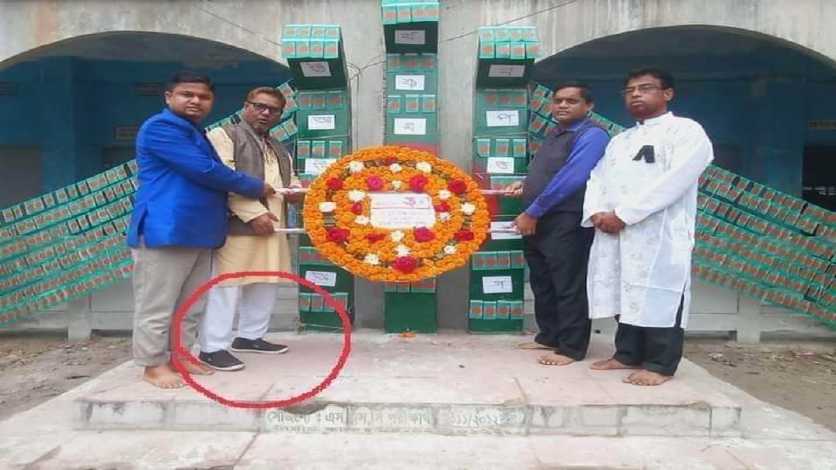 কুমিল্লায় শহীদ মিনারে জুতা পায়ে প্রধান শিক্ষক, সমালোচনার ঝড়