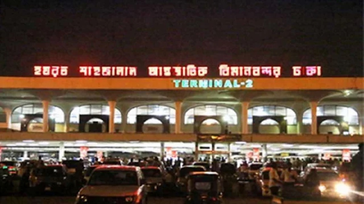 মালয়েশিয়ায় কন্টেইনার থেকে উদ্ধার কিশোরকে দেশে আনা হয়েছে