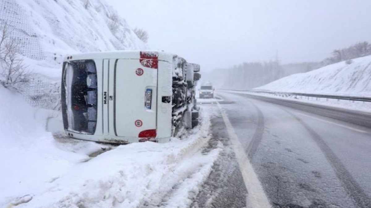 ক্রোয়েশিয়ায় ভয়াবহ বাস দুর্ঘটনায় নিহত ১, আহত অন্তত ৯