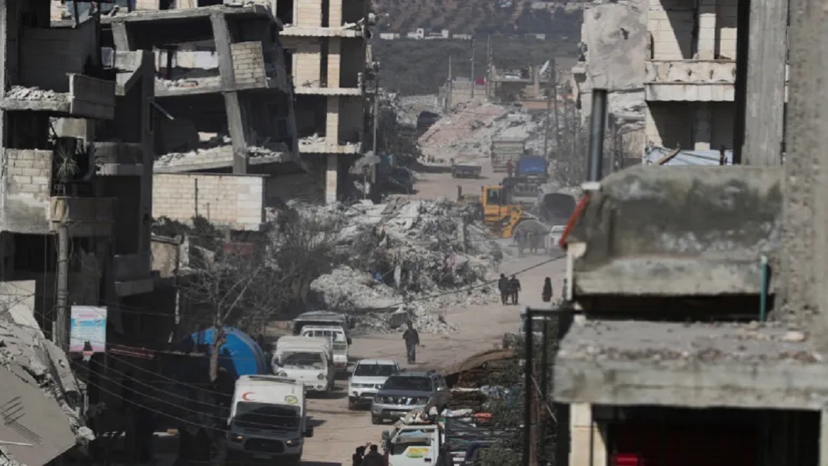 ভূমিকম্পে ভূ-পৃষ্ঠের ৩০০ কিলোমিটারজুড়ে বিপজ্জনক ফাটল, মাটি সরে গেছে বিপরীত দিকে (ভিডিও)