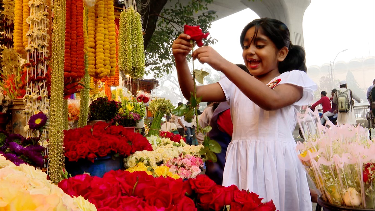 ফেব্রুয়ারির ৩ দিবসে ফুল ব্যবসায়ীদের আয় ৩০০ কোটি টাকা