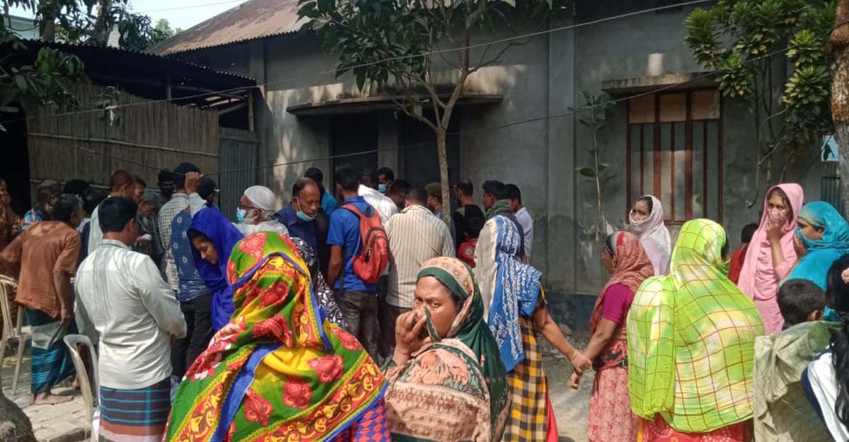 ৭ দিন ধরে বাসার খাটের নিচে নারীর লাশ, এর মধ্যেই সবকিছু করতেন মা-বোন