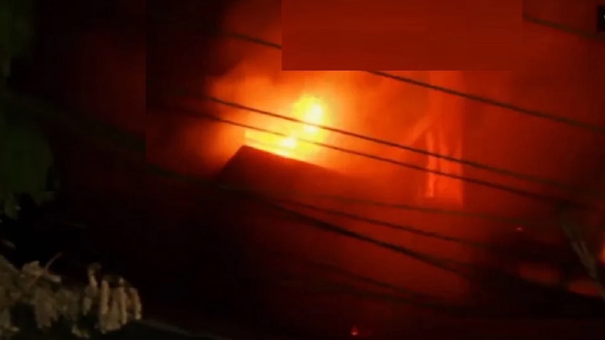 গুলশান অগ্নিকাণ্ড: দগ্ধ এক নারীর অবস্থা আশঙ্কাজনক, আইসিইউতে ভর্তি