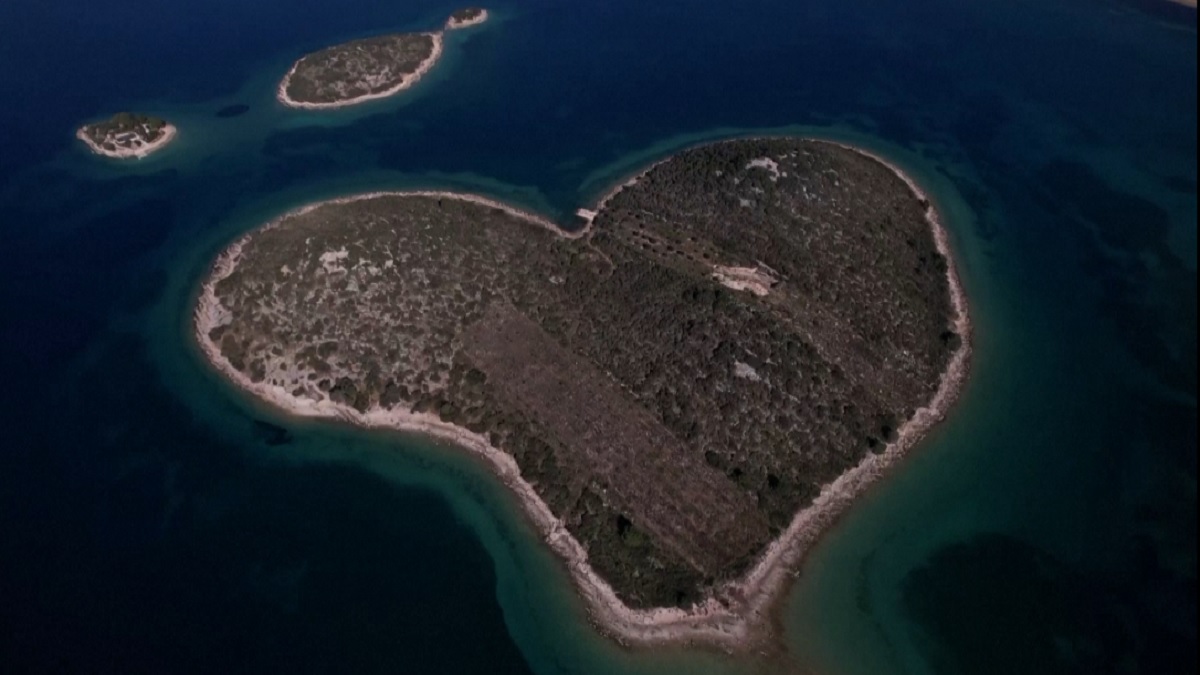 বিক্রি হচ্ছে ক্রোয়েশিয়ার লাভারস আইল্যান্ডের একাংশ