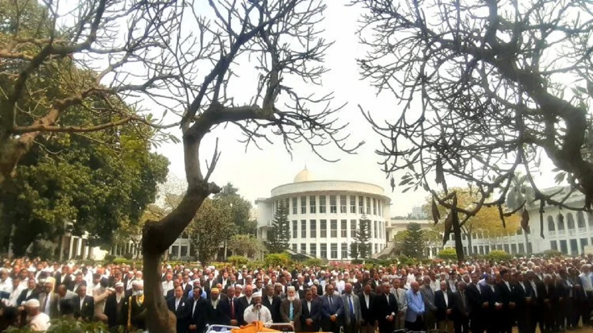 সাবেক যোগাযোগমন্ত্রী নাজমুল হুদার জানাজা অনুষ্ঠিত