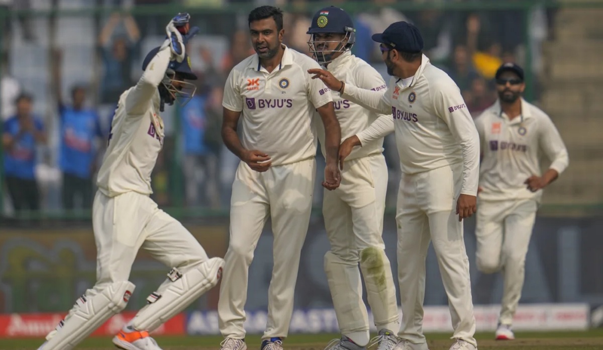 খাজা-হ্যান্ডসকম্বের ফিফটিতে ম্যাচের লাগাম হারায়নি অস্ট্রেলিয়া