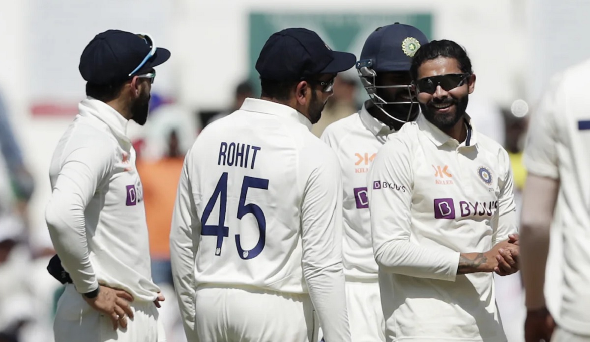 ভারতের রানের নিচে চাপা পড়া অস্ট্রেলিয়া স্পিনেও পর্যুদস্ত