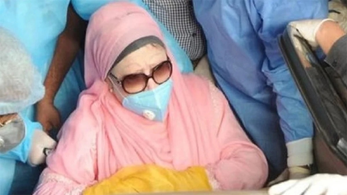 স্বাস্থ্য পরীক্ষা শেষে বাড়ির পথে খালেদা জিয়া