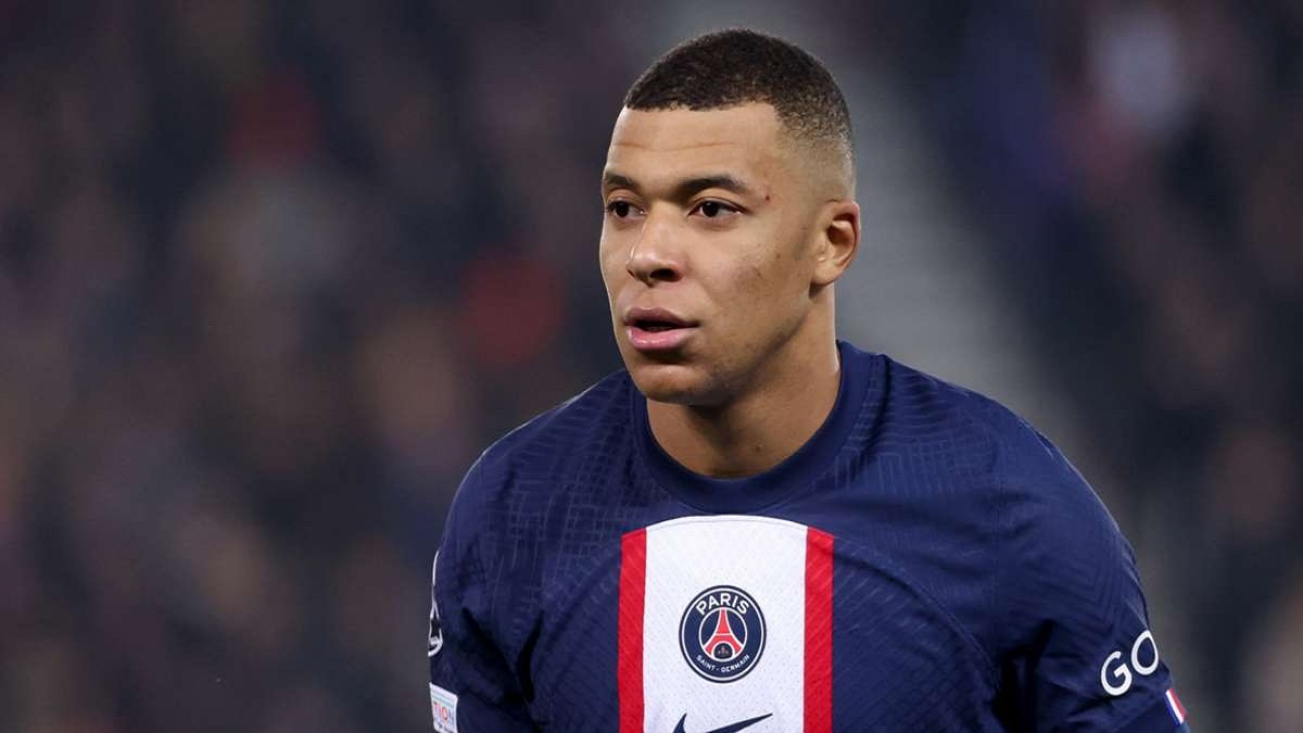 বায়ার্নের মাঠে ঘুরে দাঁড়ানোর প্রত্যয় এমবাপ্পের