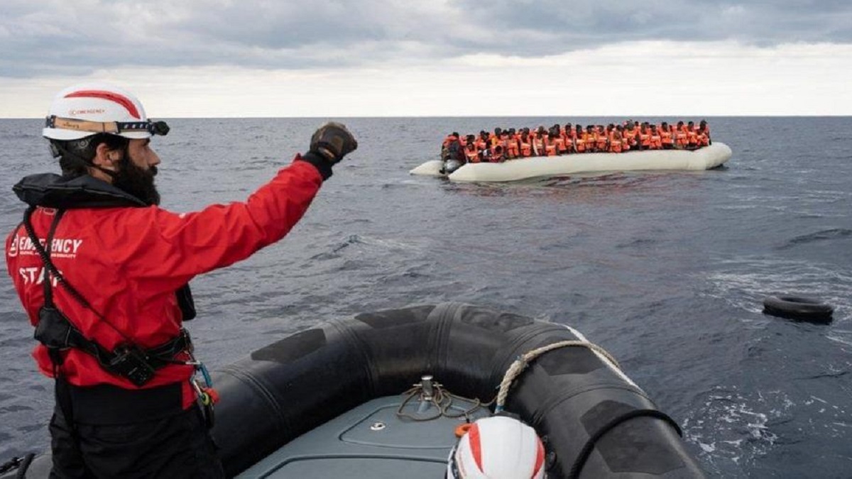 ইতালির উপকূলে উদ্ধার দেড়শ’ অভিবাসনপ্রত্যাশী