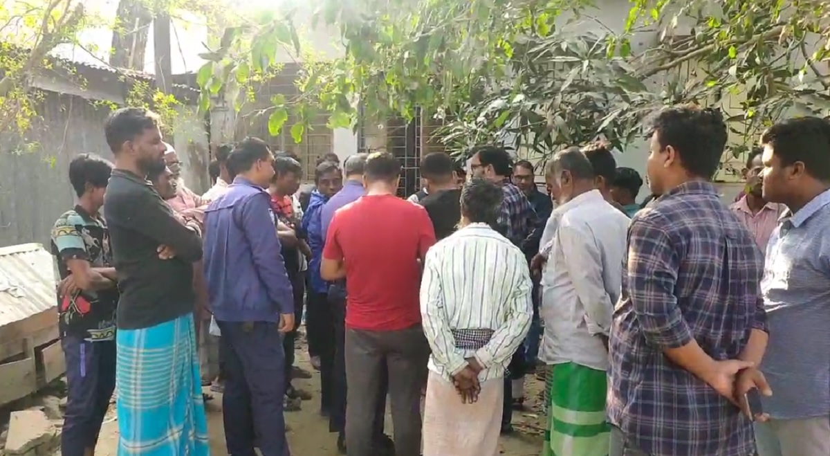 সিরাজদিখানে কৃষি কর্মকর্তার ঝুলন্ত মরদেহ উদ্ধার