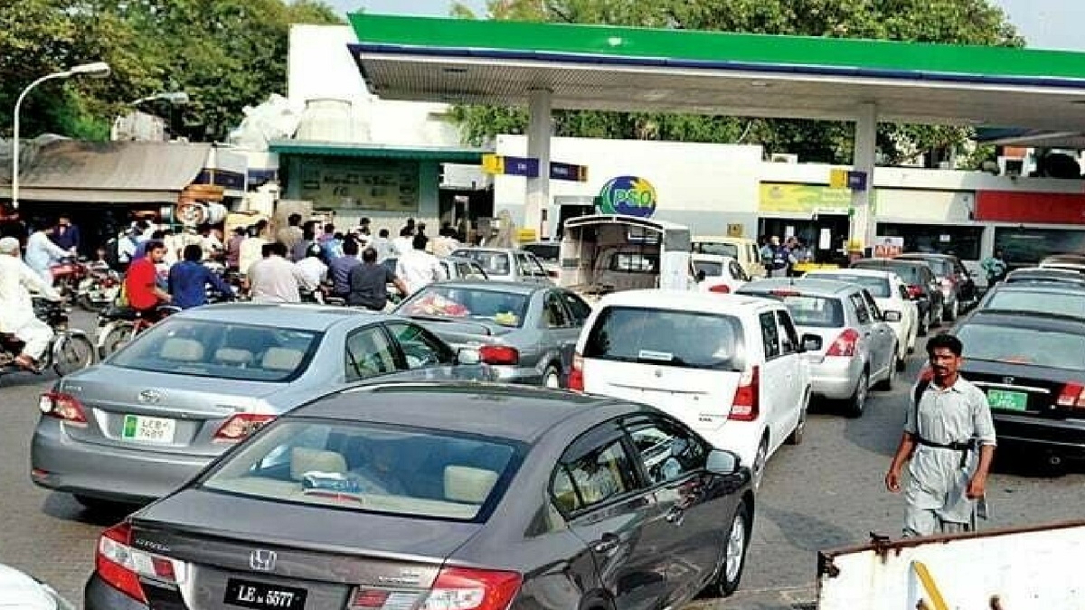 পাকিস্তানের পাঞ্জাবে পেট্রোল শূন্যতার কারণ মজুদদারি, দাবি কর্তৃপক্ষের