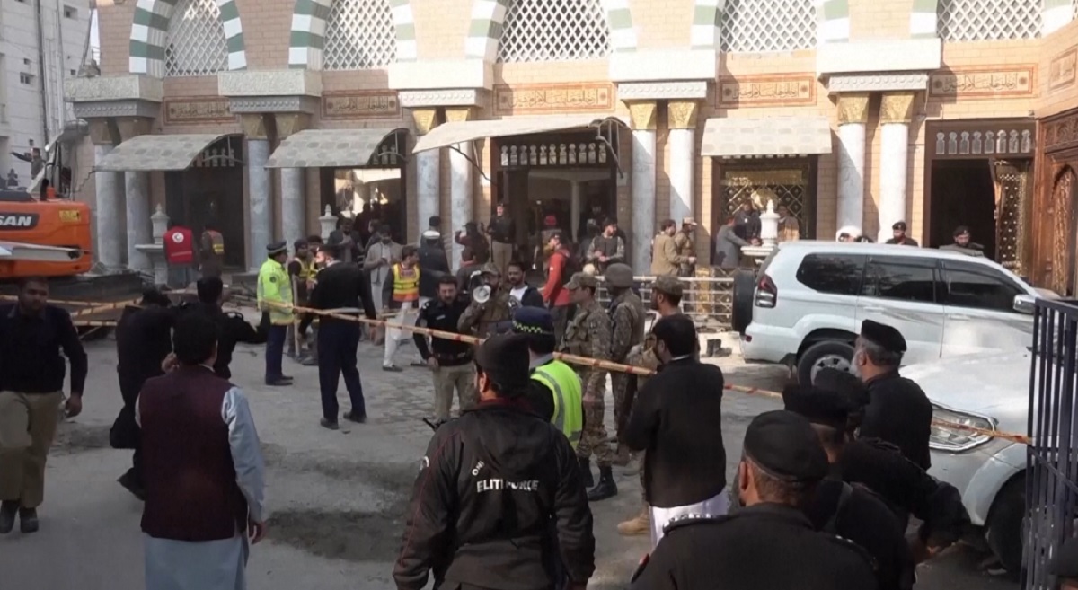 পাকিস্তানে মসজিদে হামলার ঘটনায় আটক ২৩