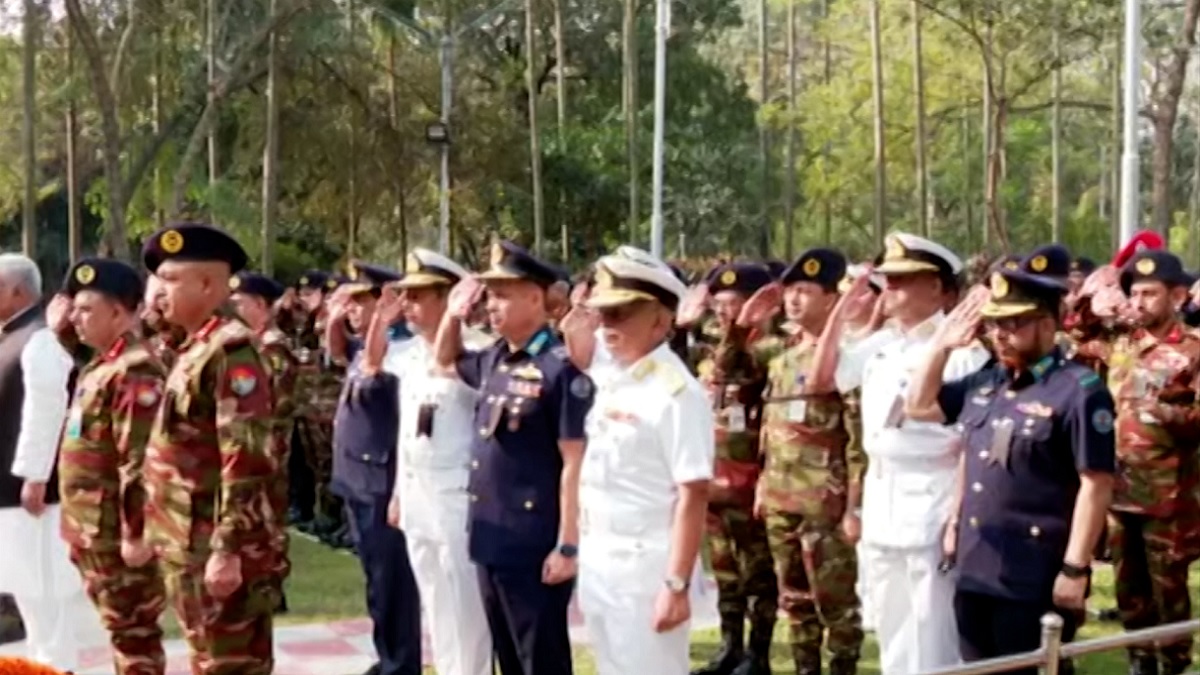 বিডিআর বিদ্রোহে শহীদদের প্রতি রাষ্ট্রপতি-প্রধানমন্ত্রীর শ্রদ্ধা নিবেদন