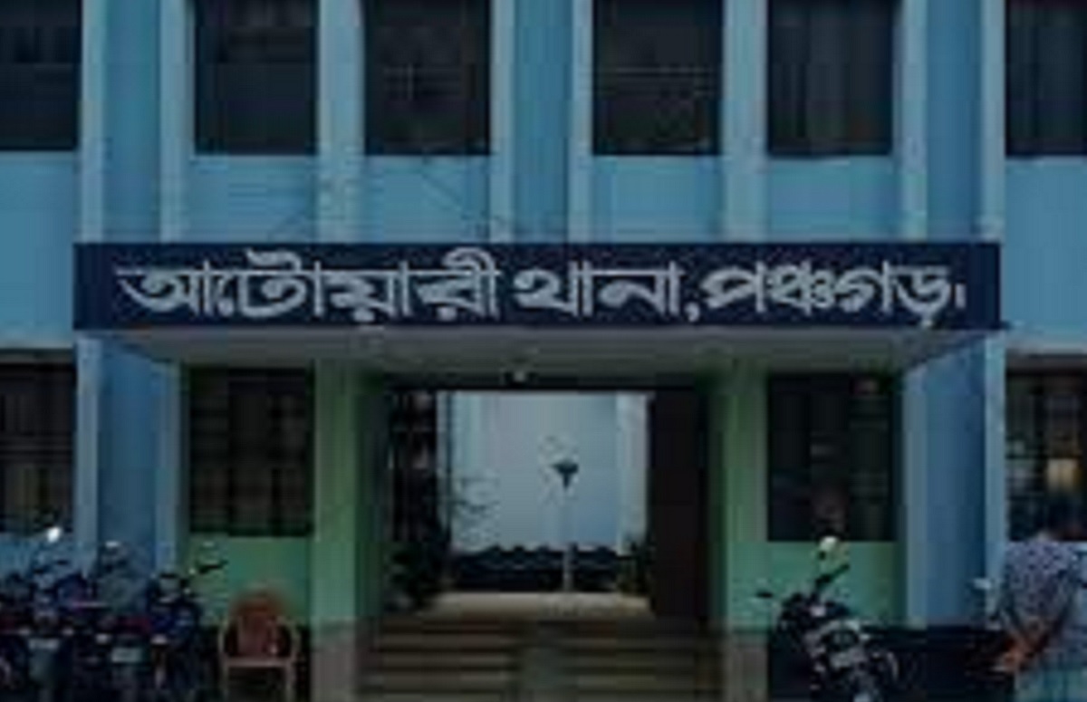 আসামি গ্রেফতার করে ফেরার পথে পুলিশের ওপর হামলা, আহত ৪