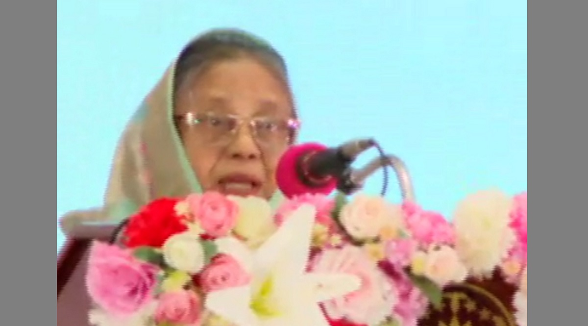 তিনি যতটি সিগারেট পুড়িয়েছেন ততটি লাইন লিখলে মহাকাব্য হতো: রাষ্ট্রপতির স্ত্রী