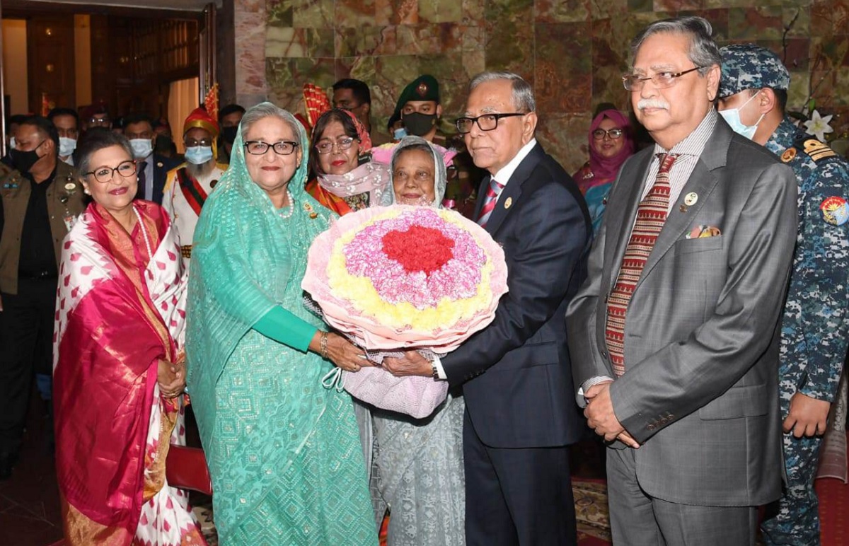 রাষ্ট্রপতির সাথে প্রধানমন্ত্রী ও সাহাবুদ্দিনের সৌজন্য সাক্ষাৎ