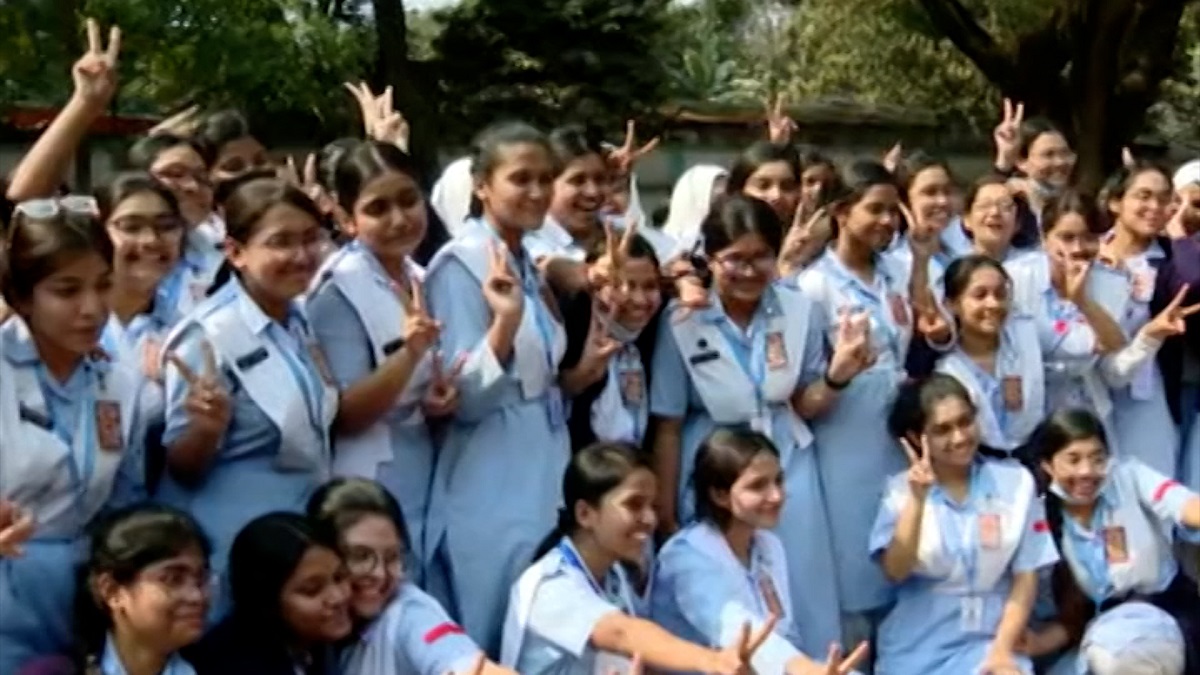 পাসের হারে শীর্ষে মাদরাসা বোর্ড, জিপিএ-৫ এ ঢাকা