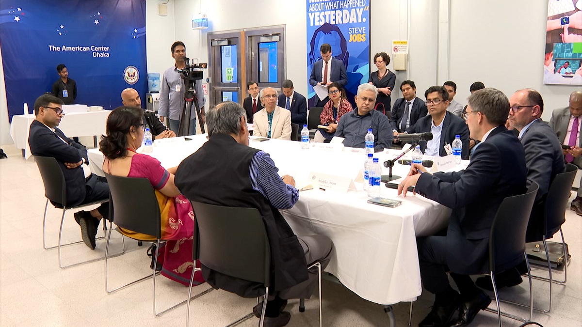 বাংলাদেশে শক্তিশালী গণতন্ত্র না থাকলে সম্পর্কে প্রভাব পড়তে পারে: মার্কিন কাউন্সিলর শোলে