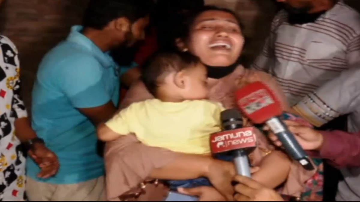 ভবনের নিচেই স্বজনদের আহাজারি