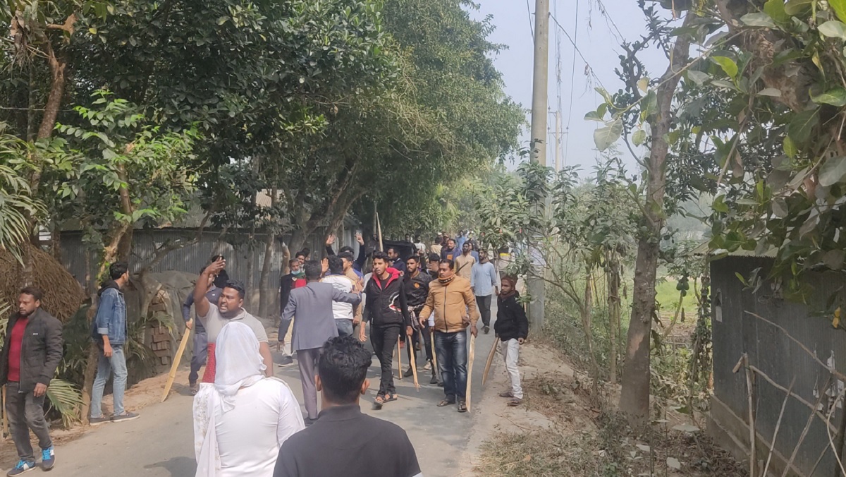 টাঙ্গাইলে মেয়রের গাড়িবহরে হামলা, সাংবাদিকসহ ১২ জন আহত