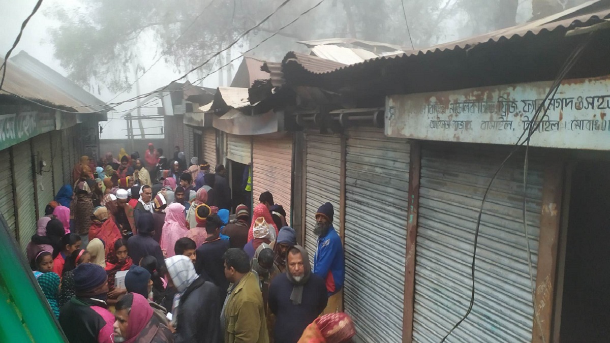 বাসাইলে অগ্নিকাণ্ডে পুড়ে ছাই দোকানি, ৪ দোকান ভস্মীভূত