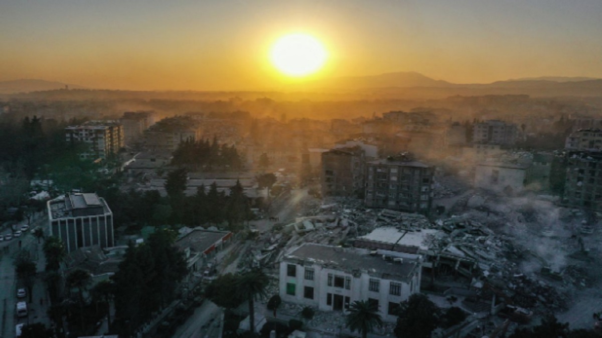 ধ্বংসস্তূপে জীবিত থাকলেও আর নেই বাঁচার সম্ভাবনা, তুরস্কে বন্ধ উদ্ধার অভিযান